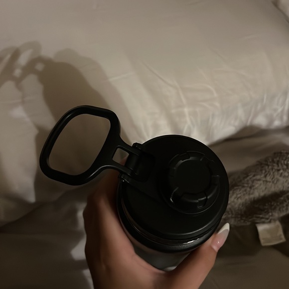 New Lululemon water bottle - Picture 3 of 3